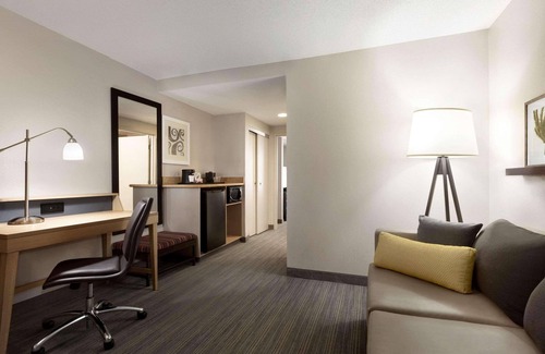 Capitol Heights Hotel | Country Inn & Suites by Radisson, Washington, D.C. East - Capitol Heights, MD