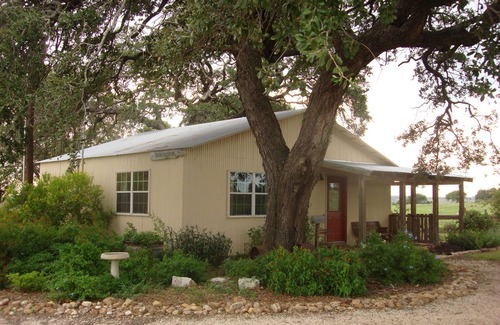 Seguin House | Country life just minutes from New Braunfels, San Marcos or Seguin.
