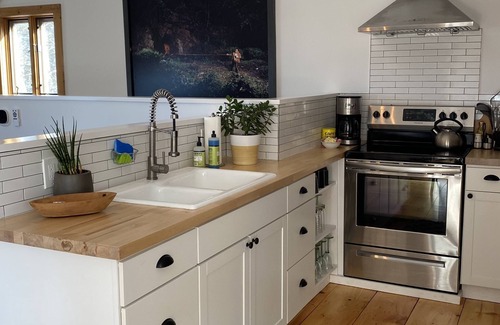 Staatsburg Apartment | Country Modern Bungalow on 16 acres in the Hudson Valley