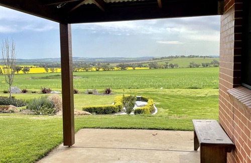 Brucedale Cottage | Country nights & city lights
