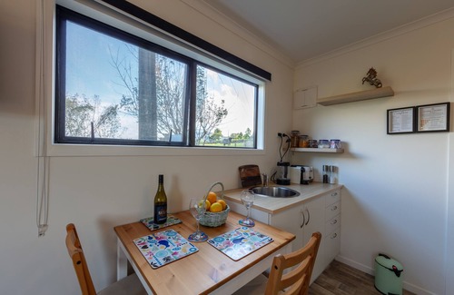 Onerahi Apartment | Country Nirvana: The place of perfect peace and happiness. A slice of heaven!