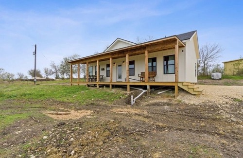 San Marcos Cabin | Country oasis w/view in convenient location!