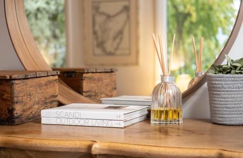 Cygnet House | Country Oasis With River Views