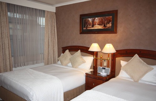 Crestwood Hotel | Country Plaza Queanbeyan