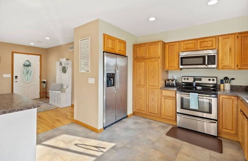 DeWitt House | Country retreat that sleeps ten minutes from MSU