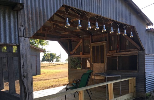Gatesville Cabin | Country Romantic Getaway