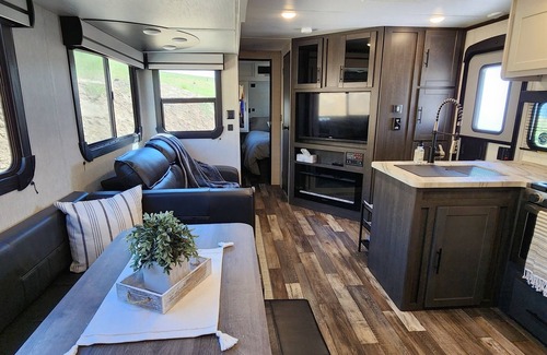 Chelan House | Country RV Glamping with lake, mountain and orchard views!