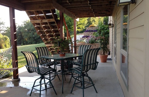 Decorah Condo | Country setting 2-3 miles from the River, Luther College and downtown Decorah