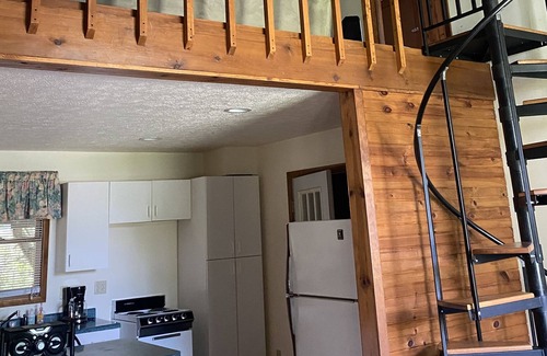 Cynthiana House | Country- setting Cabin- near Longs Retreat