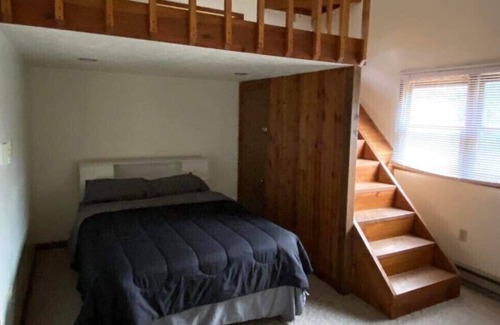 Cynthiana House | Country- setting Cabin- near Longs Retreat