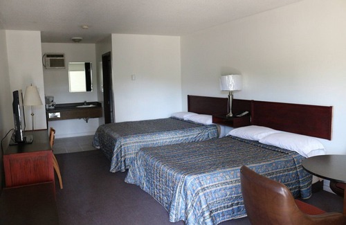 Chetwynd Hotel | COUNTRY SQUIRE MOTOR INN