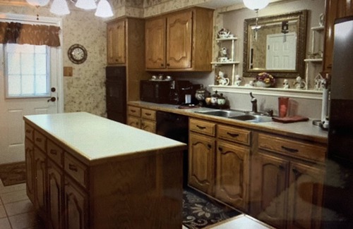 Channelview House | Country Style, 15mins downtown, entertaining space, Gazebo, large yard, parking