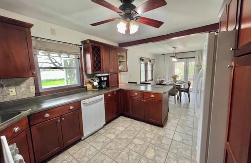Dixon House | Countryside Charm : 3BR, 2BA + 1 Acre Of Land