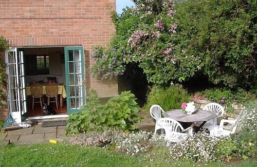 Newport Cottage | Countryside Cottage 5 mins from the sandy beaches on the Isle of Wight.