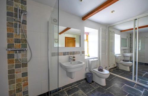Pentrefelin House | Countryside Escape Tywi Barn in Brecon Beacons