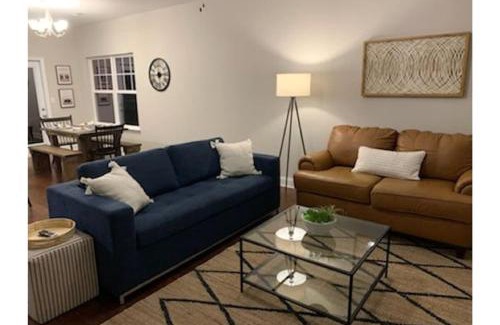 Trenton House | Countryside Escape with free wifi in house laundr