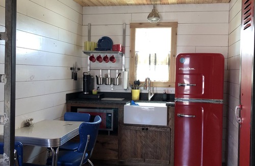 Honey Grove Cabin | Countryside Tiny Cabin 1 ADA