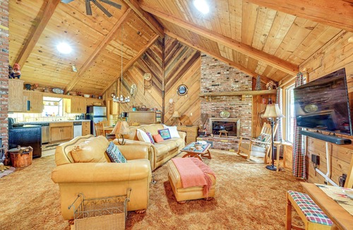 Badger Cottage | Countryside Views: Family-friendly Badger Cabin