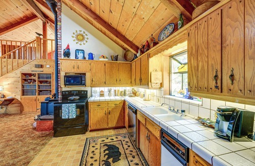 Badger Cottage | Countryside Views: Family-friendly Badger Cabin