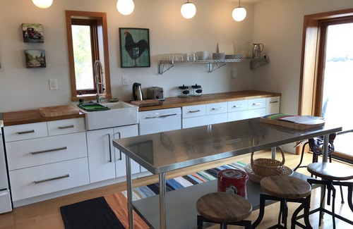 Prince Edward House | County Bliss, PEC - quiet, secluded home, picturesque view, 10 min from Picton