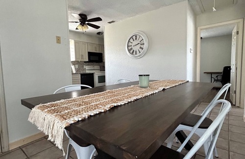 Adkins House | County Line Cottage - Guesthouse Near La Vernia - 14 Miles To JBSA Randolph