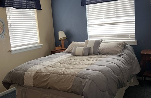 Harvard Bed & Breakfast | County setting w/a view, family home each private room to rent