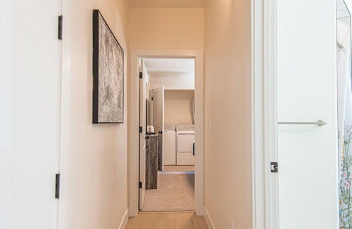 Liberty Wells House | Couple's Getaway Studio APT | Mins to DT