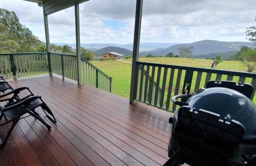 Witta House | Couples Accessible Cabin, Zarina Country Cabins, 6
