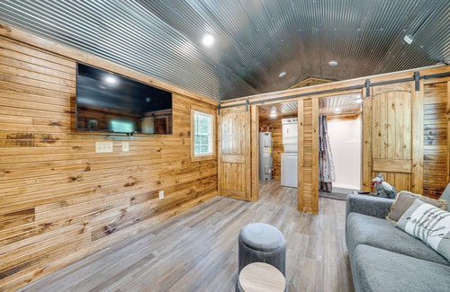 Broken Bow Apartment | Couple’s Cabin in Broken Bow ~ 5 Mi to Downtown!