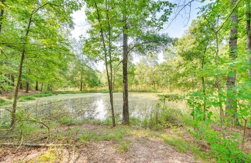 Broken Bow Apartment | Couples Cabin in Broken Bow about 5 Mi to Downtown!