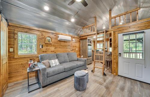 Broken Bow Apartment | Couples Cabin in Broken Bow about 5 Mi to Downtown!