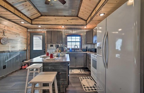 Broken Bow Apartment | Couples Retreat Woodsy Broken Bow Studio!