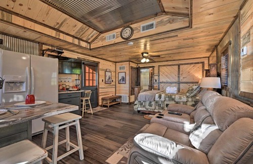 Broken Bow Apartment | Couples Retreat Woodsy Broken Bow Studio!