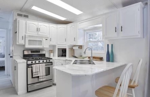 Kawartha Lakes House | Couple’s Romantic & Adventure Retreat on the water