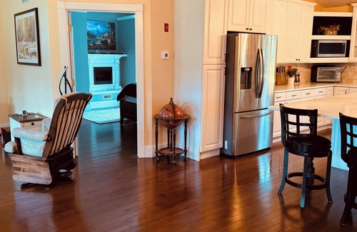 Center Conway House | Couples Villa Retreat w/85” Sony HD 8K TV Pool table New Jacuzzi Spa & Game room