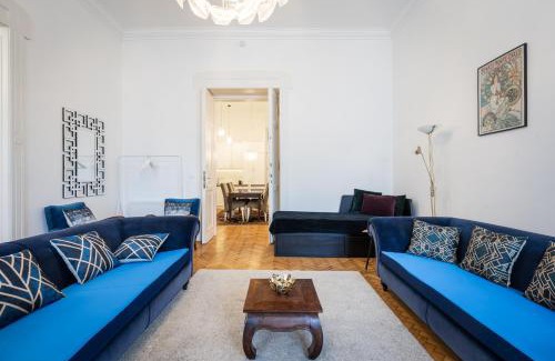 Csarnok negyed Apartment | Court Crossing Apartment