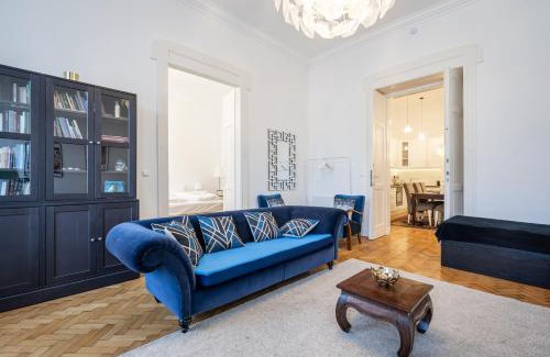 Csarnok negyed Apartment | Court Crossing Apartment