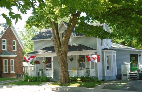 Prince Edward Bed & Breakfast | Courthouse BB Bed & Bath