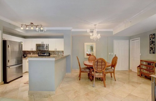 Downtown West Palm Beach Condo | Courtyard at Cityplace condo with beautiful pool view and 2 bedrooms 2 baths.
