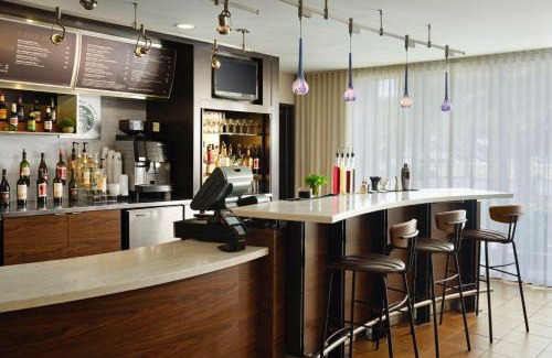 Franklin Park Hotel | Courtyard Austin South