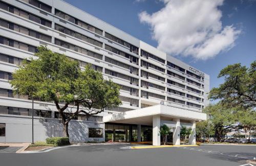 North Loop Hotel | Courtyard Austin-University Area