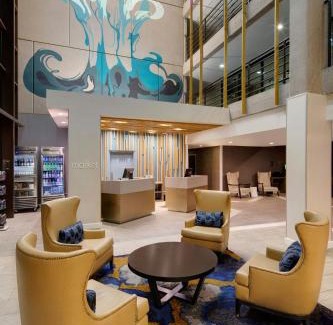 North Loop Hotel | Courtyard Austin-University Area