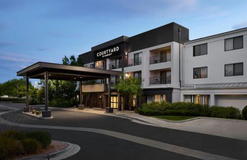 Longmont Hotel | Courtyard Boulder Longmont