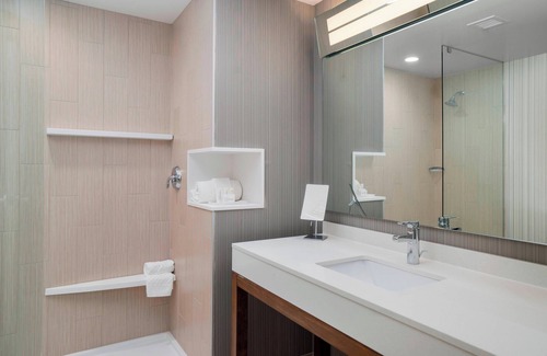 Downtown Niagara Falls Hotel | Courtyard by Marriott Niagara Falls USA