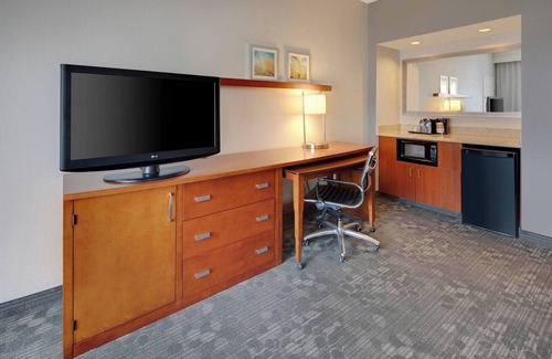 Addison Hotel | Courtyard by Marriott Addison Midway