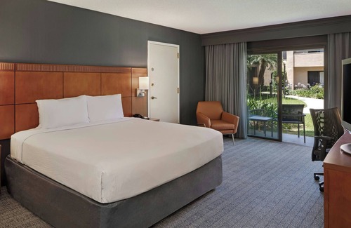 Northwest Anaheim Hotel | Courtyard by Marriott Anaheim Buena Park