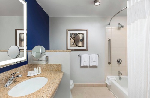 Waller Creek District Hotel | Courtyard by Marriott Austin Downtown/Convention Center