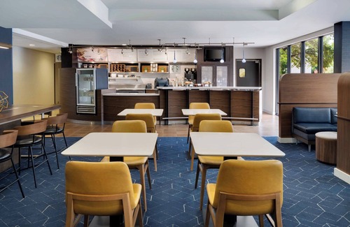 Franklin Park Hotel | Courtyard by Marriott Austin South
