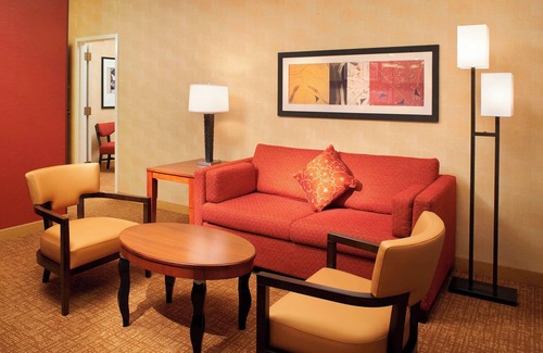 Naperville Hotel | Courtyard by Marriott Chicago Naperville