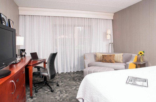 Glenview Hotel | Courtyard by Marriott Chicago Glenview/Northbrook